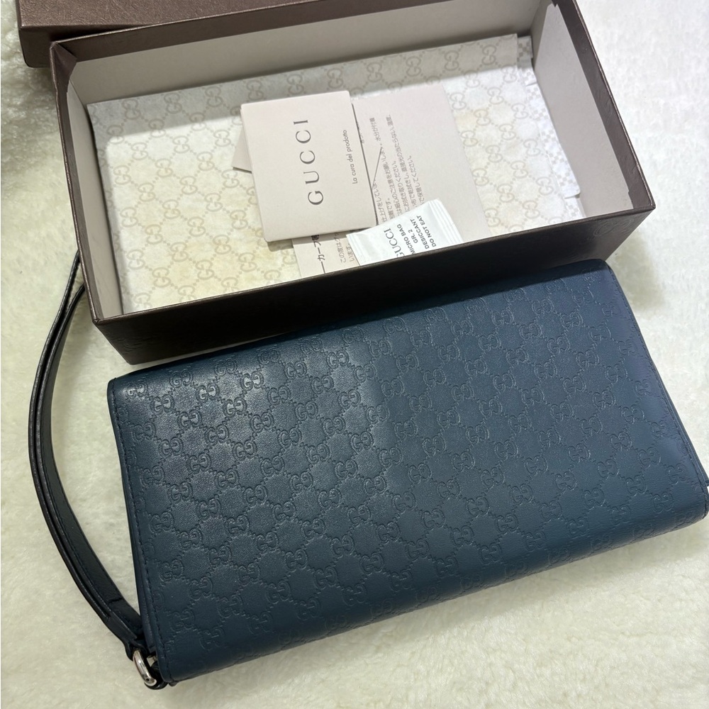 Authentic Gucci Navy Leather Wristlet - Picture 12 of 16